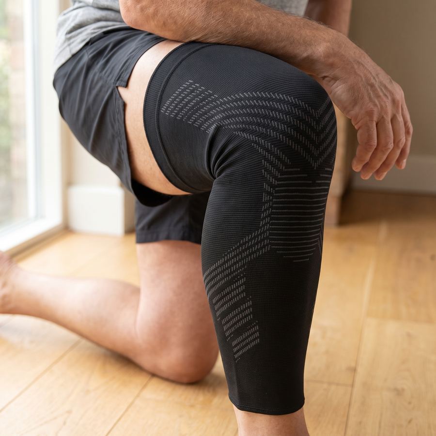 Knee bent deeply while wearing the KNEE 01 sleeve — no hardware, no hinges Image